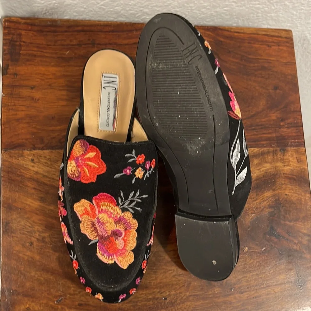 Black flats. Floral embroidery. Adorable mules by INC in Women’s Size 6. New. 🌺 - Picture 6 of 11